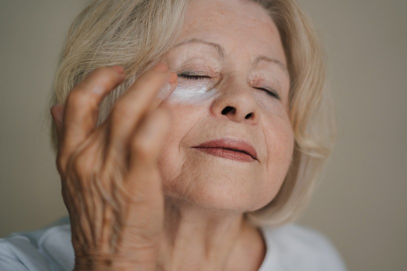 Dermatolożka przeprowadziła zaskakujący eksperyment. Oto co dzieje się ze skórą po nałożeniu witaminy C
