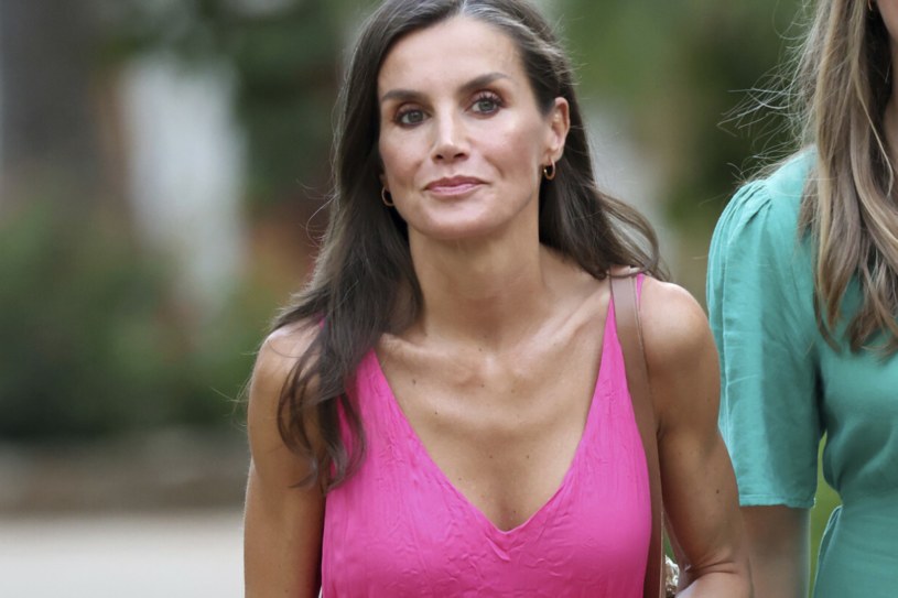 Królowa Letizia oczarowała zebranych. Od zjawiskowej sukni ciężko oderwać wzrok