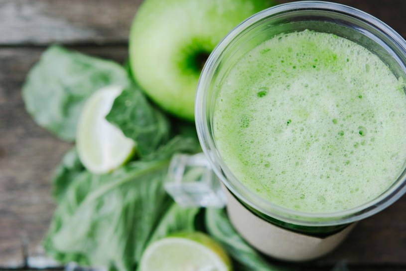 Działa jak naturalny detoks, opóźnia procesy starzenia. Pij codziennie