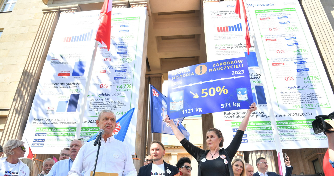 Broniarz: Konserwator w szkole zarabia więcej niż nauczycielka po uniwersytecie