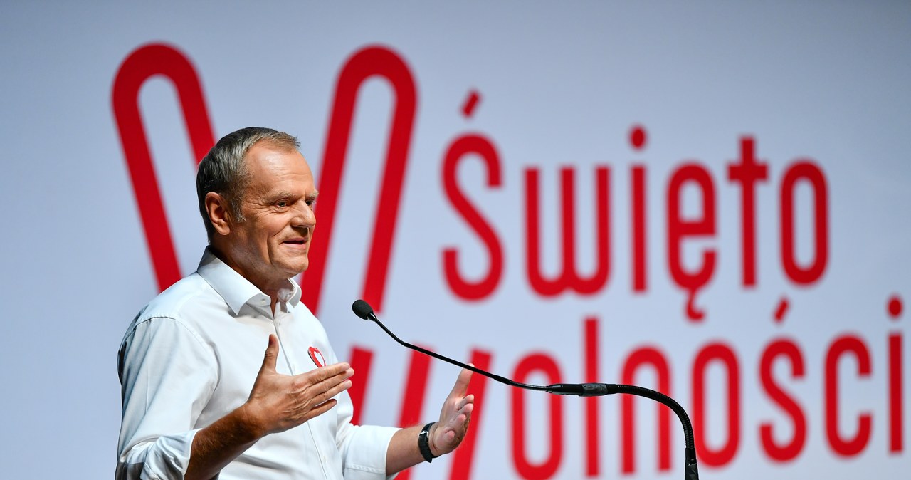 Premier: Tusk jest jak pyton, który tak przytula aż udusi