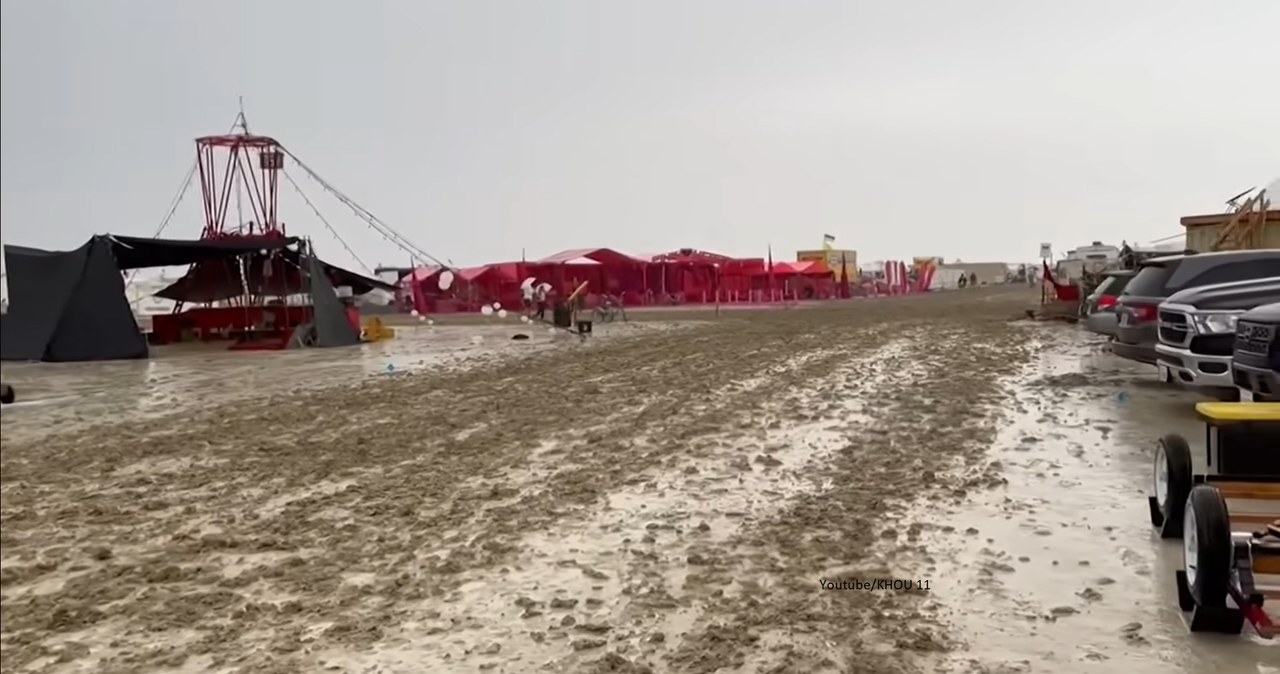 Potężne opady w Nevadzie. Tysiące festiwalowiczów utknęło na pustyni
