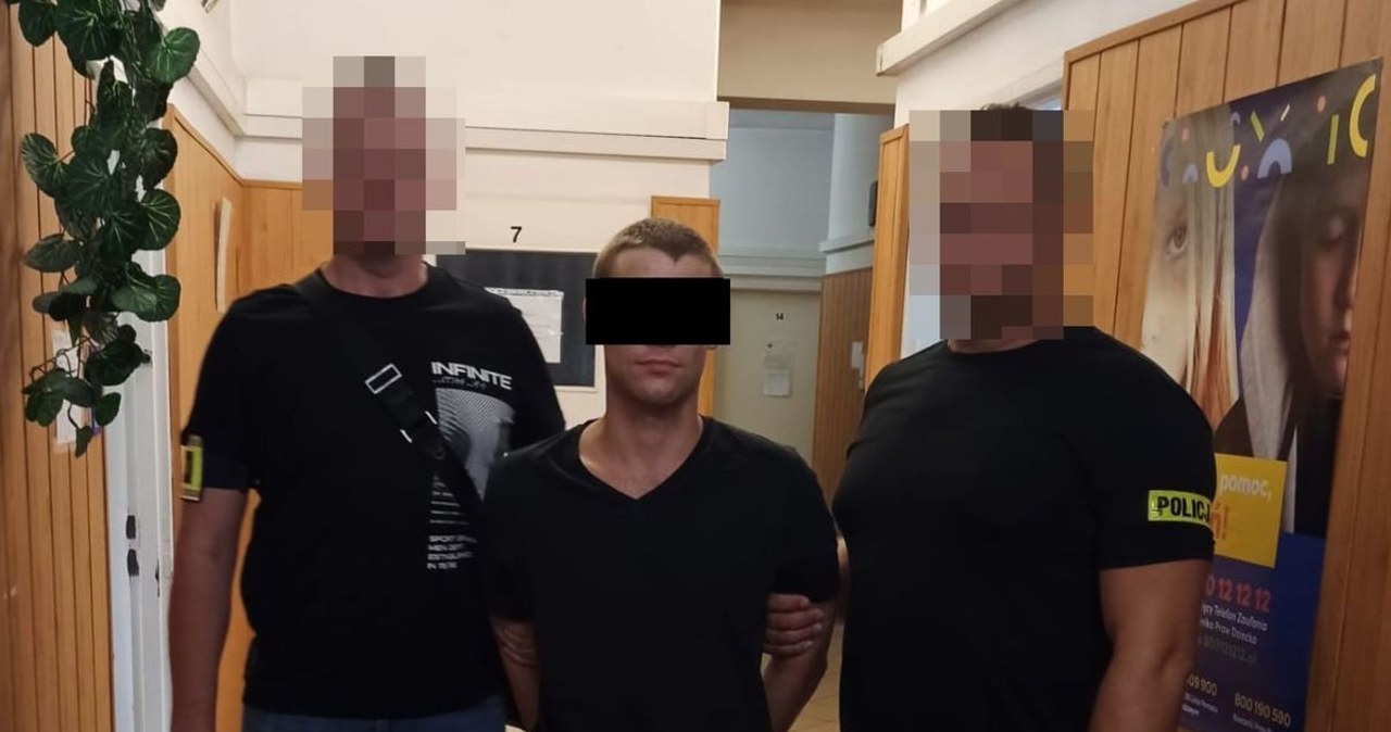 ​Wepchnął przypadkowego przechodnia pod autobus i uciekł [NAGRANIE]