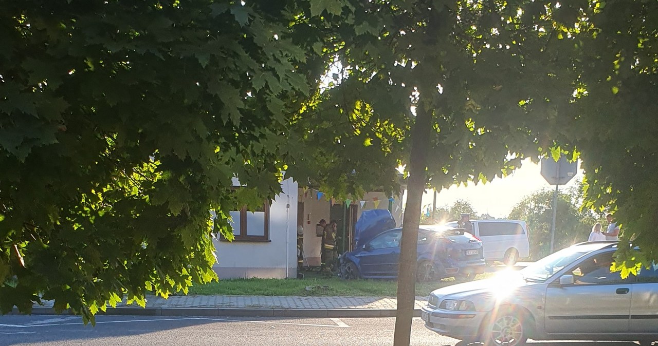 Policyjny pościg. Auto wjechało w żłobek