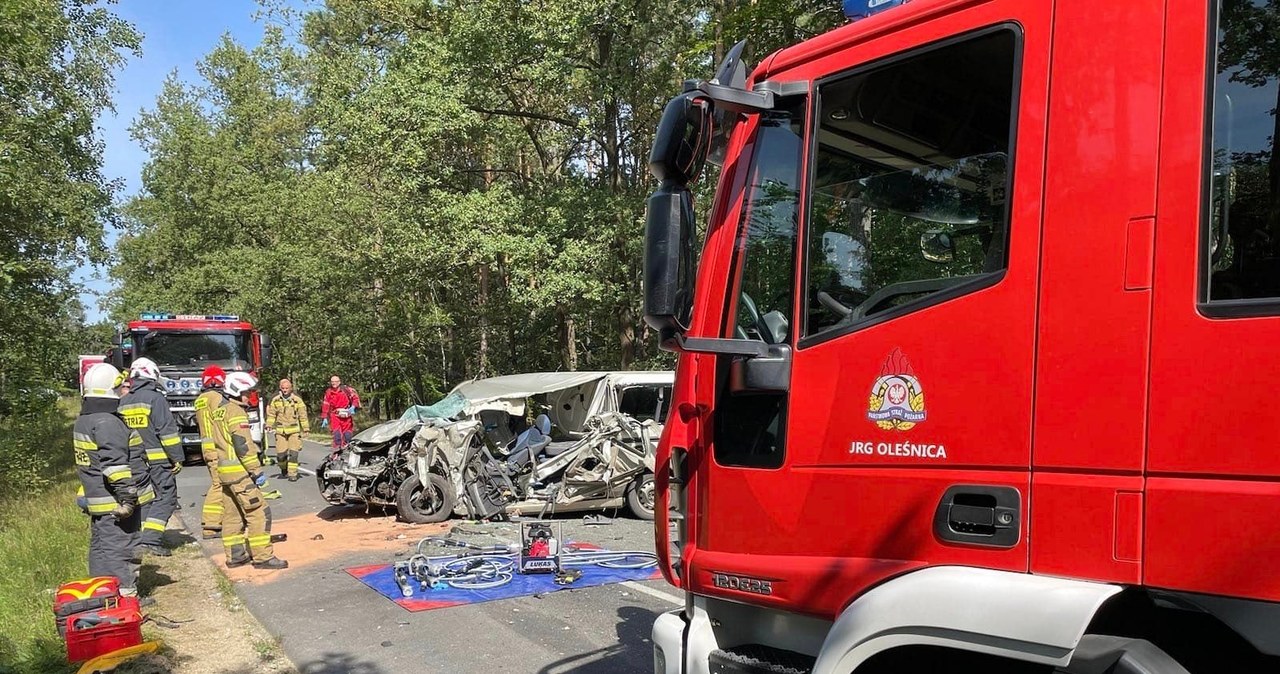 Bus zderzył się z ciężarówką
