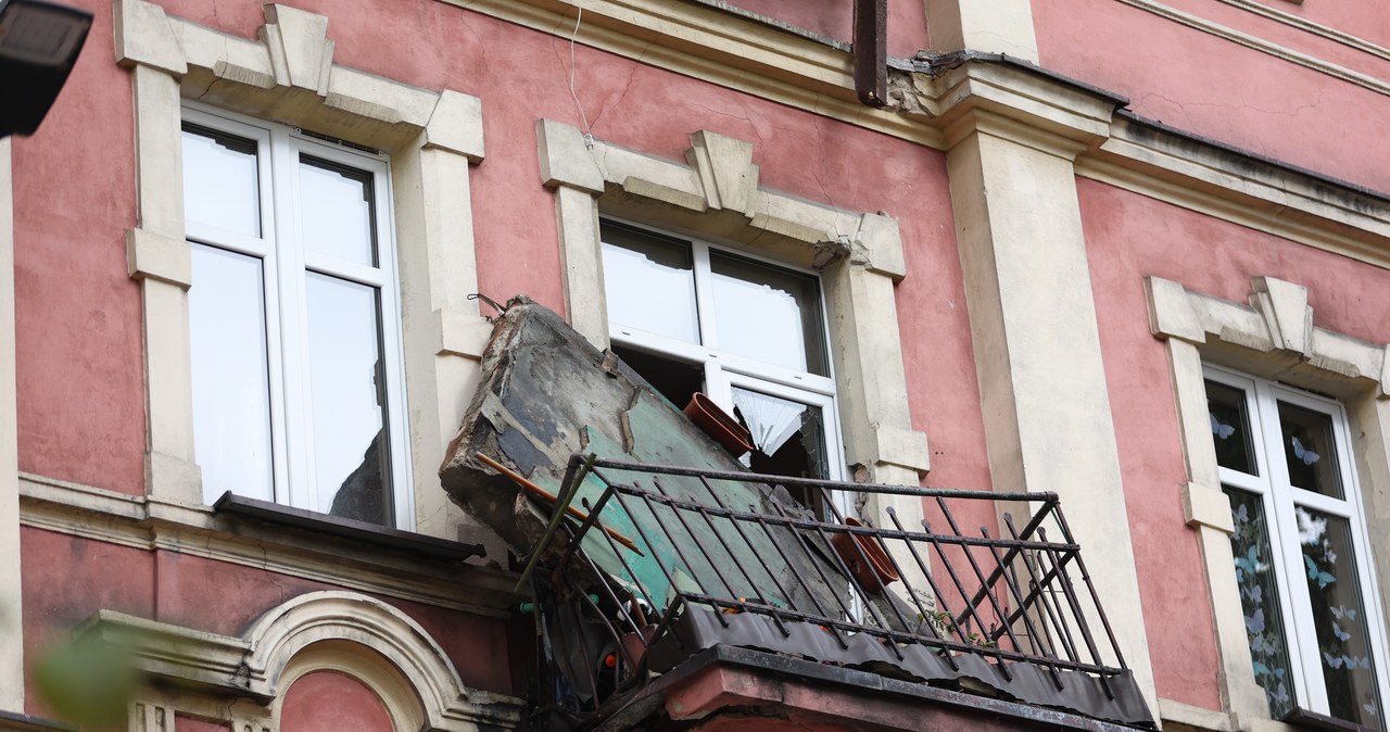 Z kamienicy oderwał się balkon. Jest śledztwo ws. katastrofy budowlanej w Sosnowcu