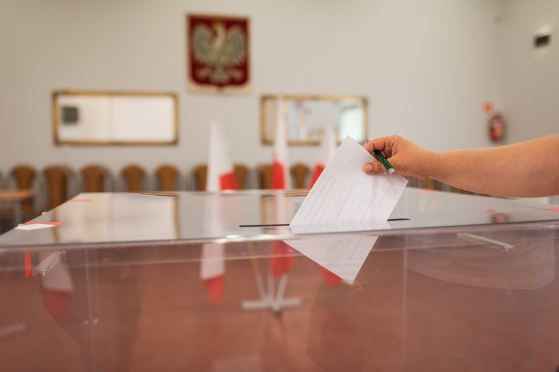 Jak oddać ważny głos w wyborach 2023 poza miejscem zameldowania? Krok, którego kategorycznie nie możesz pominąć