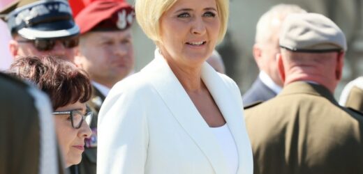 Agata Kornhauser-Duda w czerwieni. Postawiła na modny i odważny kolor