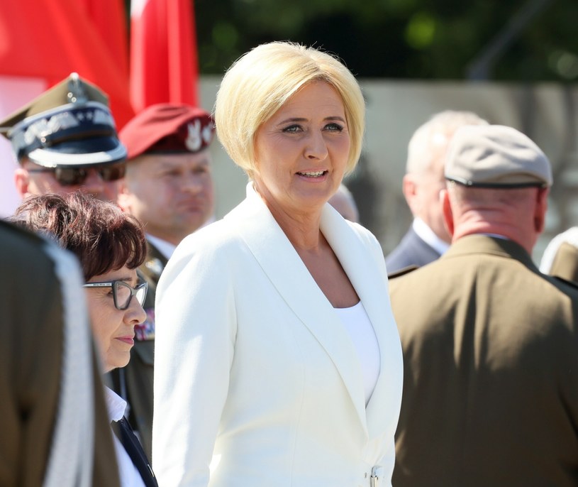 Agata Kornhauser-Duda w czerwieni. Postawiła na modny i odważny kolor