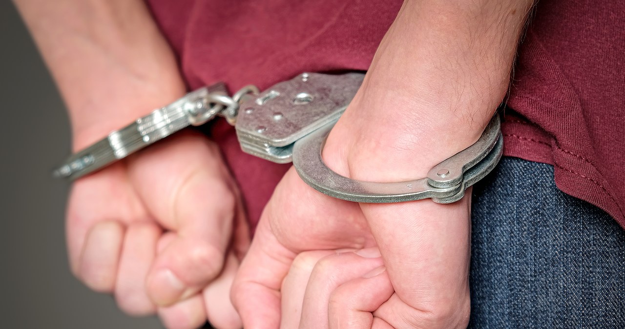 Aresztant uciekł z radiowozu. Śledztwo ws. policjantów umorzone
