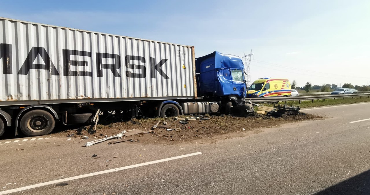 Zderzenie 3 samochodów na S7. Kierowcy utknęli w korkach