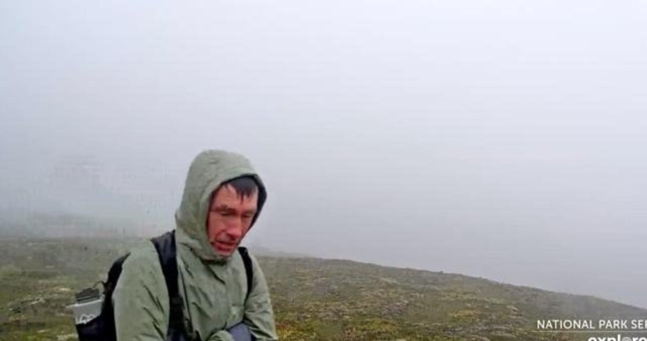 Zgubił się na odludziu. Uratował go „podglądacz” niedźwiedzi [FILM]