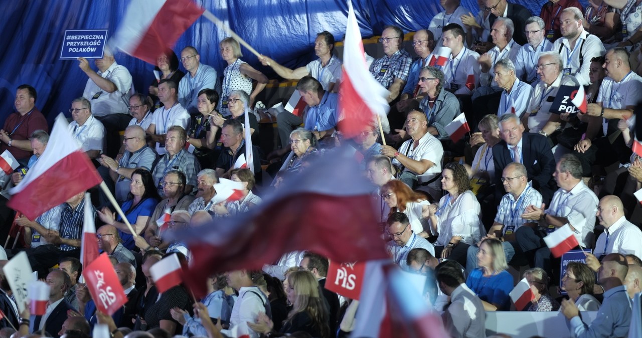 Wyborcze obietnice i początek serii protestów. Nowy tydzień w polityce