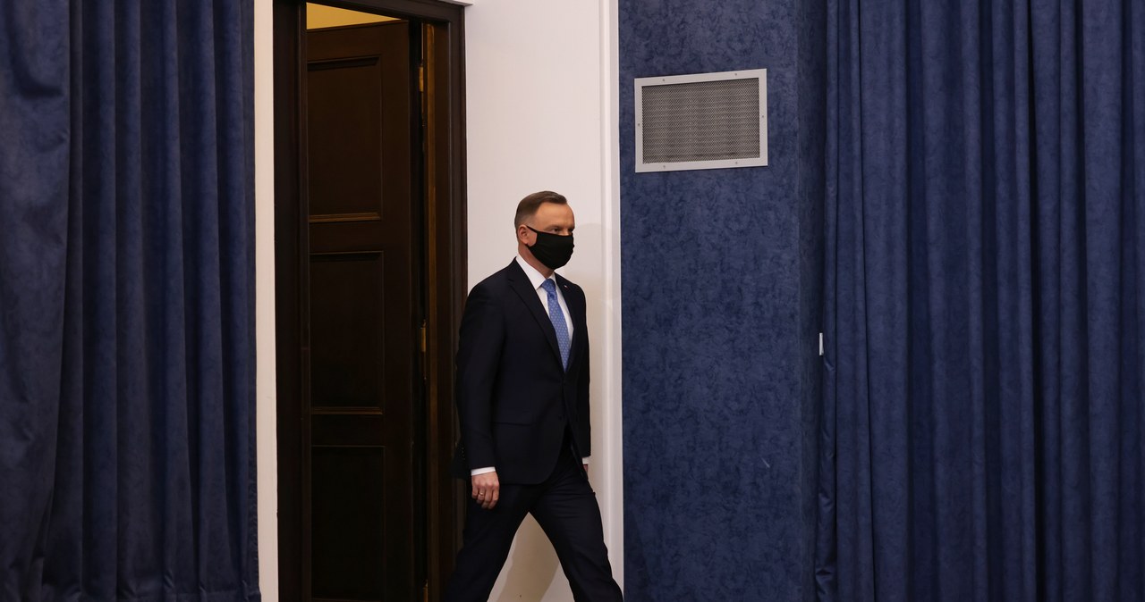Duda zachwalał „alkomat na koronawirusa”, akcje spółki wywindowały. Jest śledztwo