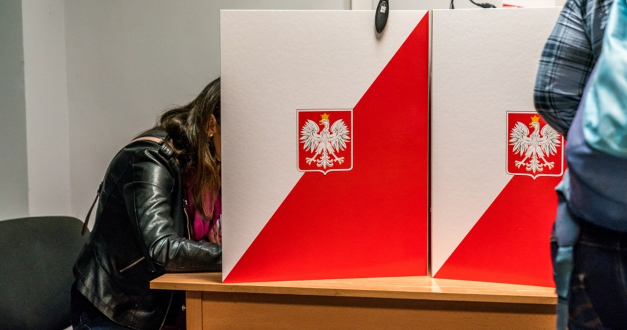 Sondaż: Czym kierujemy się, oddając głos na polityków?
