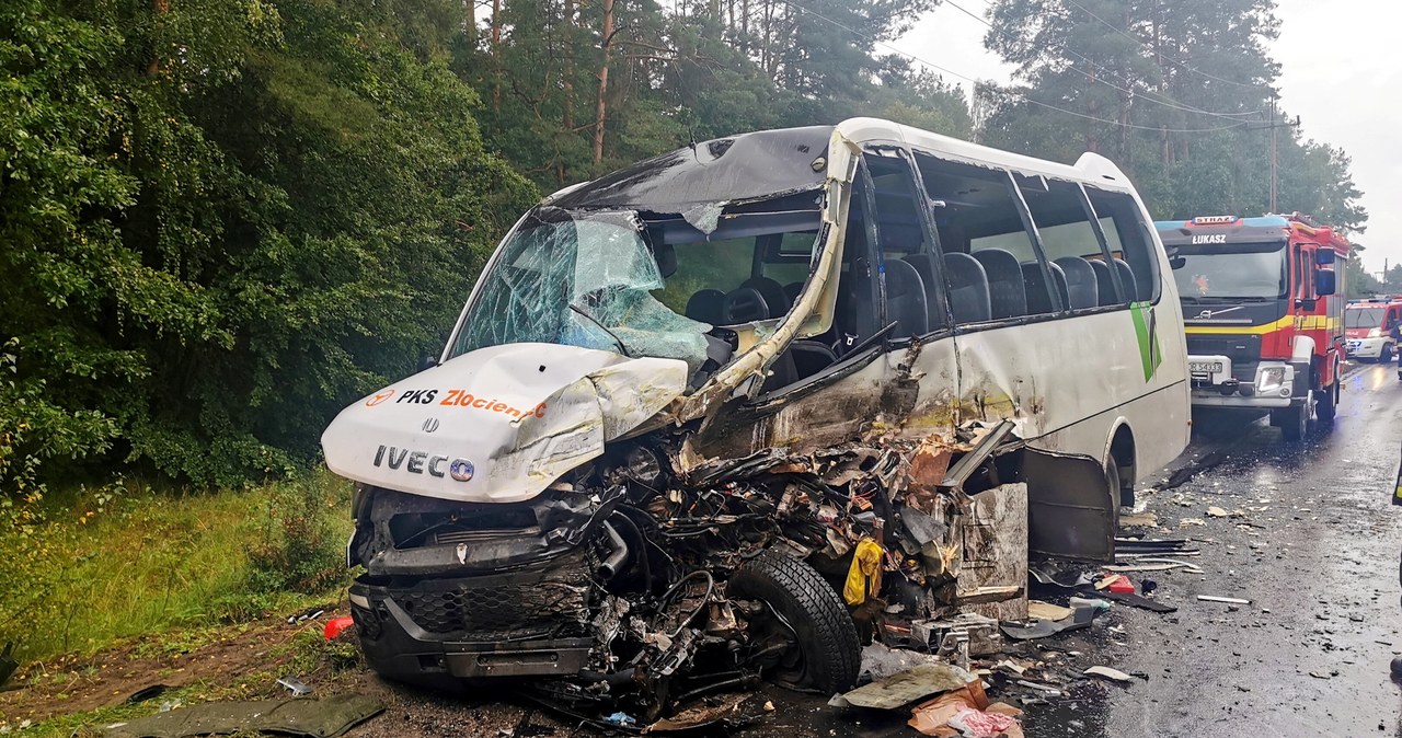Zderzenie tira z autobusem w Konotopie. Nie żyje kierowca autobusu