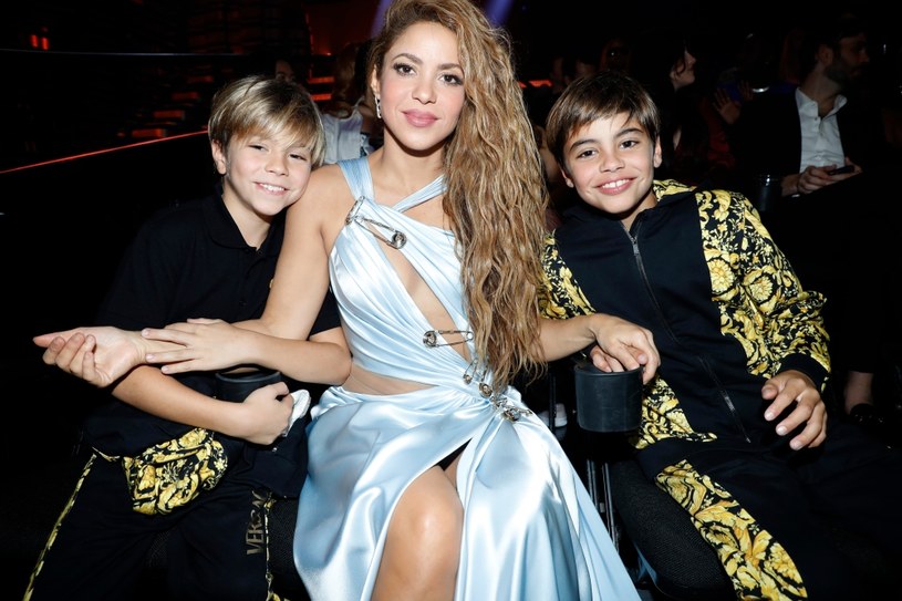 Shakira w sporo odsłaniającej sukni Versace. Co za ciało