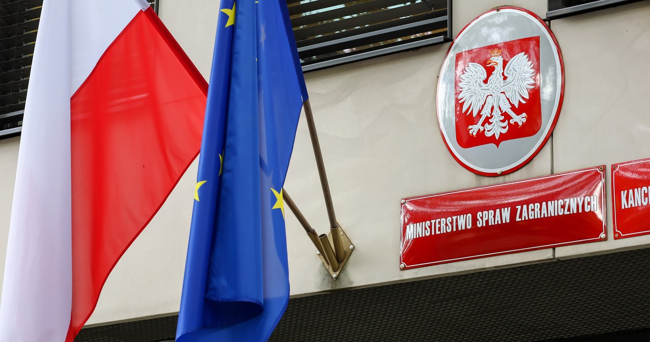 Prof. Duszczyk: System stracił kontrolę nad wydawaniem wiz