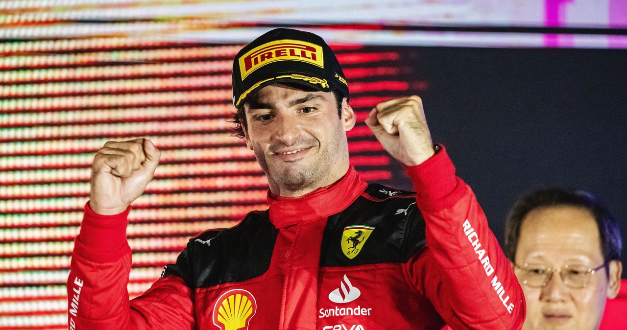Formuła 1. Carlos Sainz z Ferrari wygrał w Singapurze