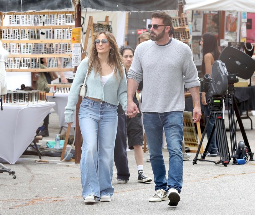 Jennifer Lopez w objęciach męża. Postawiła na luźną stylizację