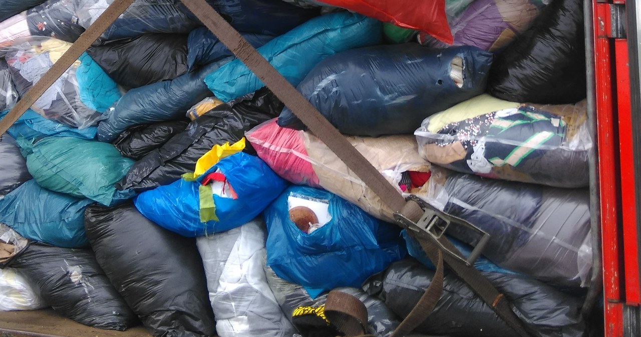 Używane ubrania okazały się górą śmieci