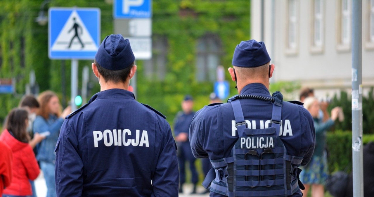 Szczecin. Zainteresowali się seniorką w lesie i pomogli jej wrócić do domu