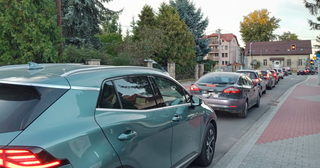 Korki na Woli Justowskiej. Dlaczego nowa sygnalizacja nie działa?