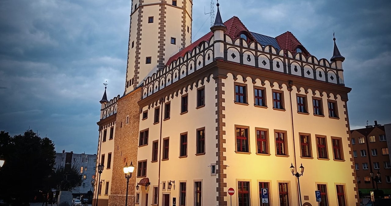 Ratusz w Strzelinie odbudowany. Gmina świętuje jego otwarcie