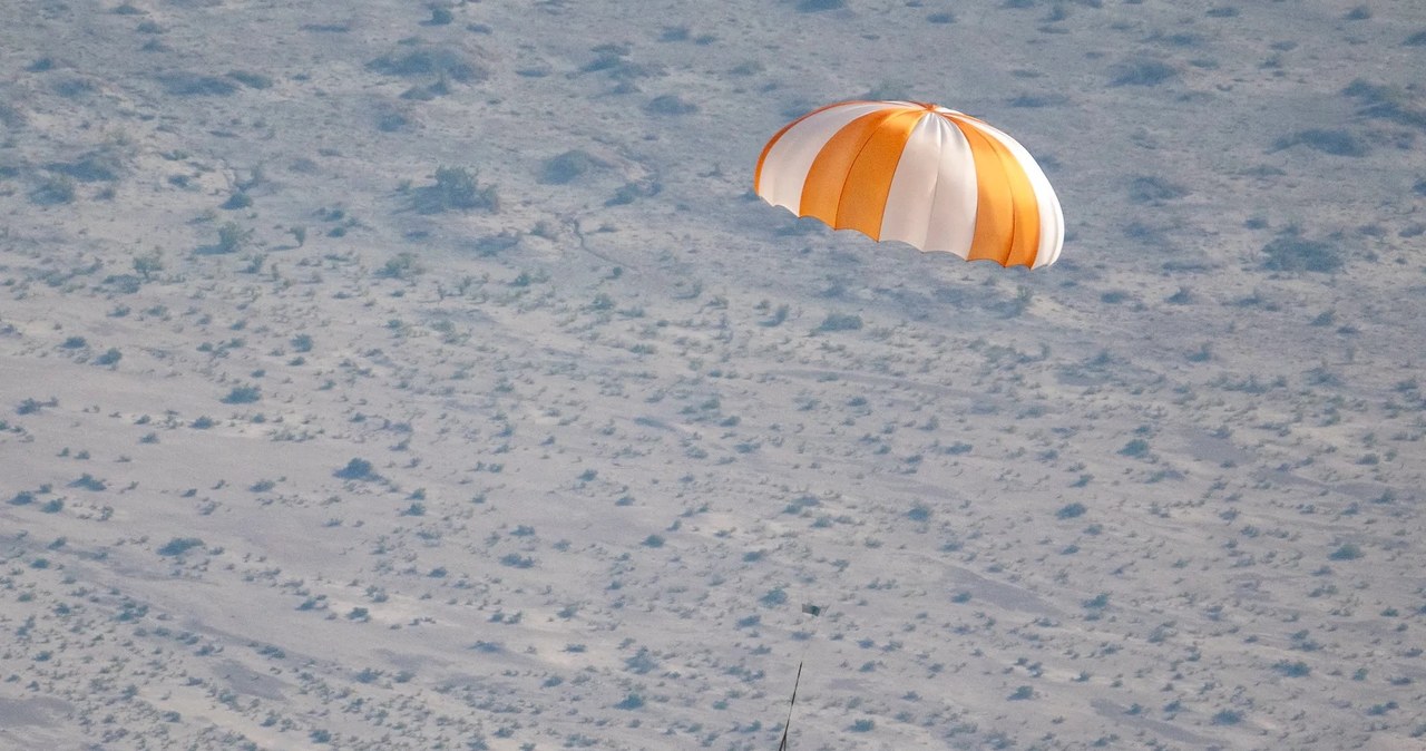 Okruchy planetoidy Bennu spadną dziś na Ziemię