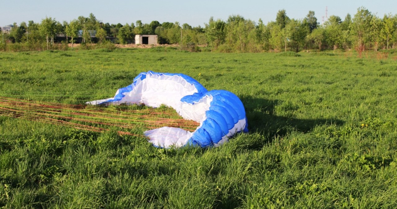 Tragedia w Pile. 50-latek zginął, bo nie otworzył mu się spadochron