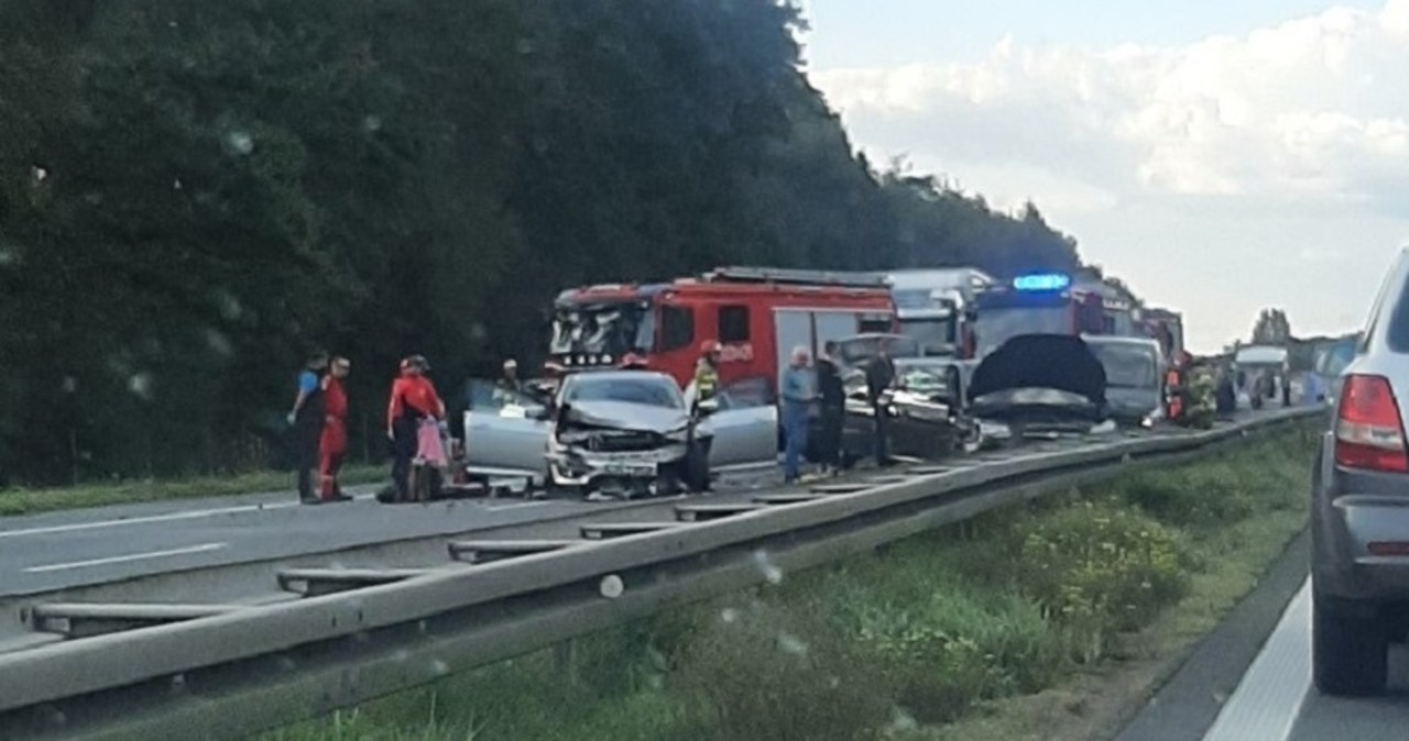 Karambol na A4. Pięć osób rannych