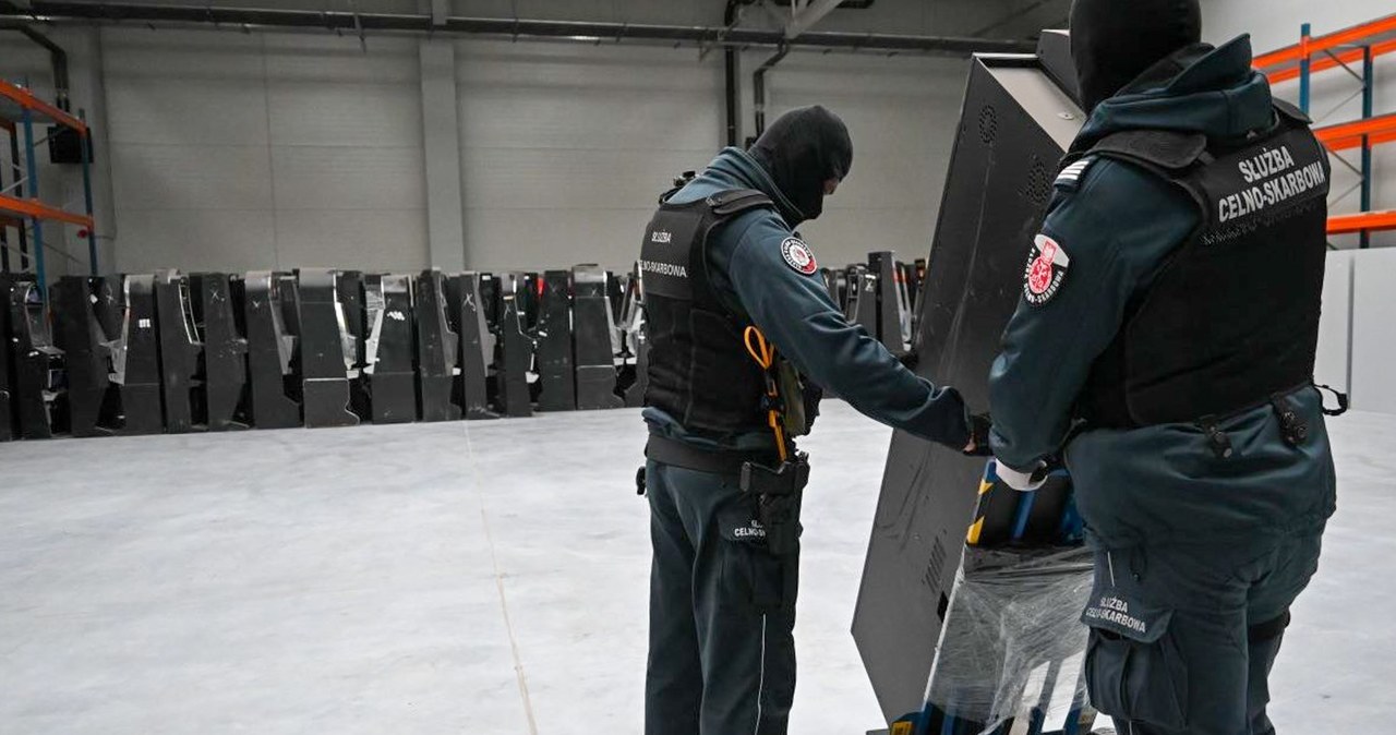 KAS rozbiła gang zajmujący się hazardem. Przejęto 190 nielegalnych automatów