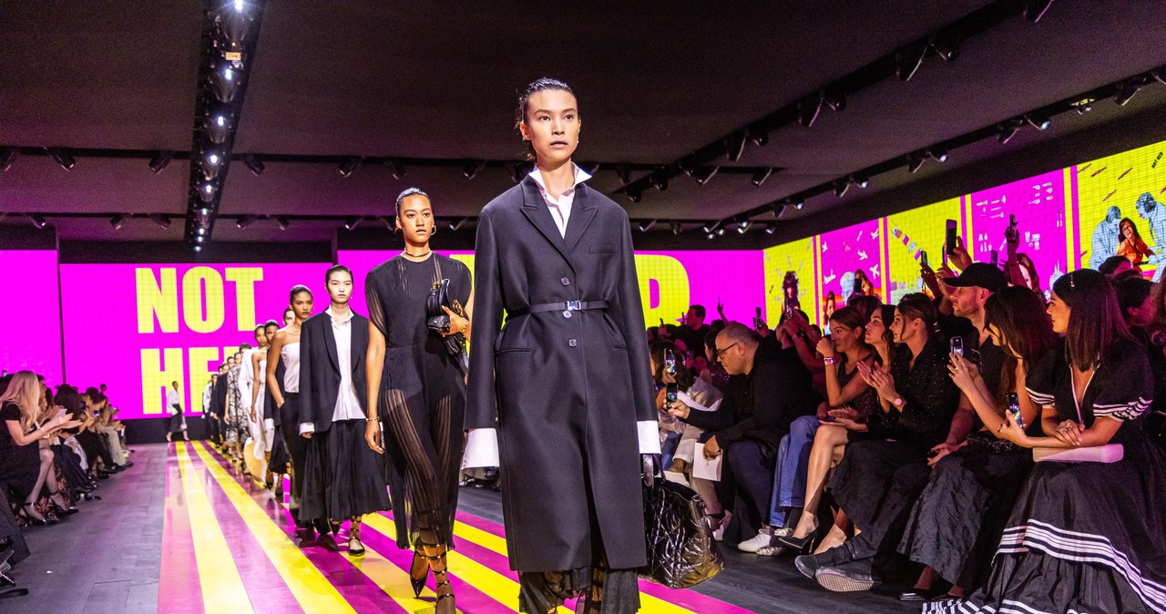 Styl „oversize” i stonowane kolory. To najnowsza paryska moda