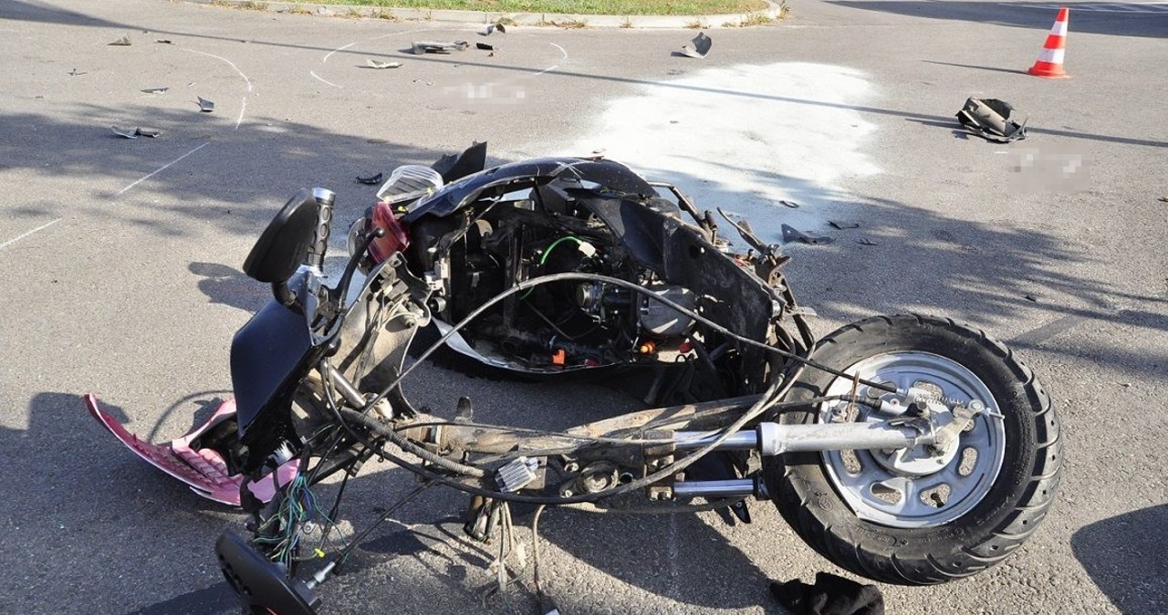 14-latek wyjechał z parkingu wprost pod nadjeżdżające auto