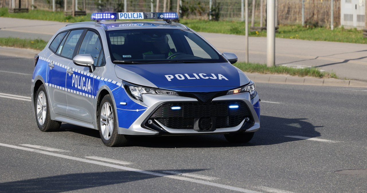 Zuchwała kradzież radiowozu w Szczecinie. Odjechał autem na oczach policjantów