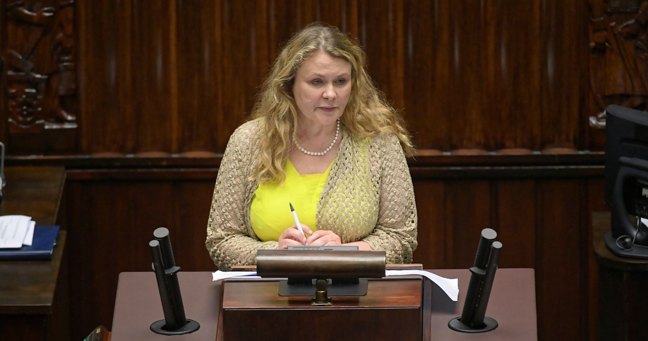 Ewakuacja biura posłanki KO. Na miejscu policjanci z psami tropiącymi