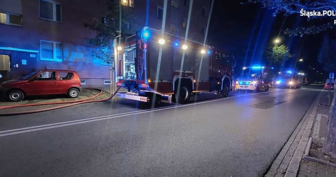 Policjant wyniósł na rękach 88-latka z płonącego mieszkania