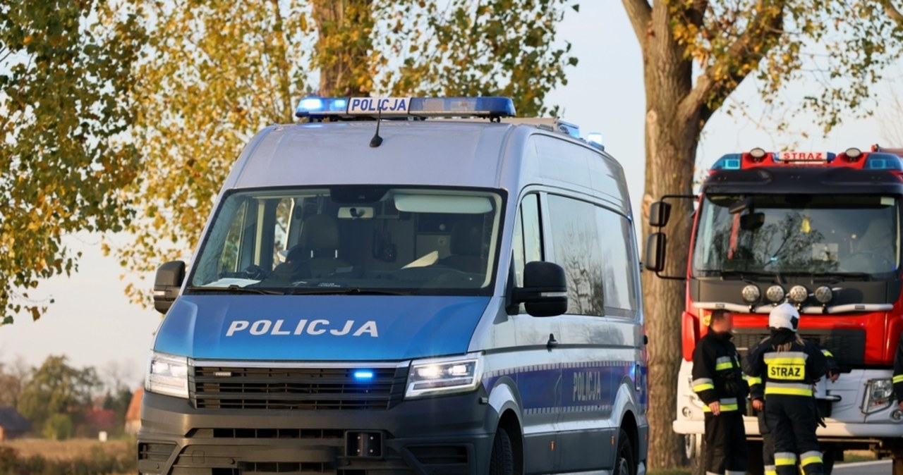 Zderzenie samochodu z autobusem w Warszawie. Ranna jedna osoba