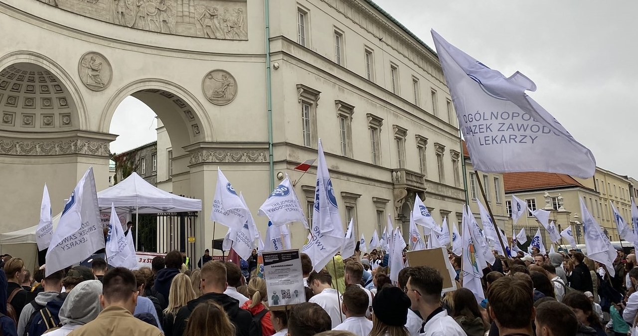 Protest lekarzy rezydentów przeciwko spadkowi jakości kształcenia