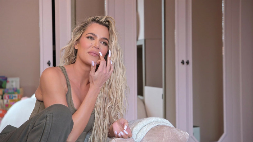 Khloe Kardashian chwali się obłędną sylwetką w różowym stroju