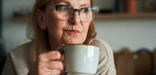 Pijesz kawę na pusty żołądek? Lekarka wyjaśnia, dlaczego to zły pomysł