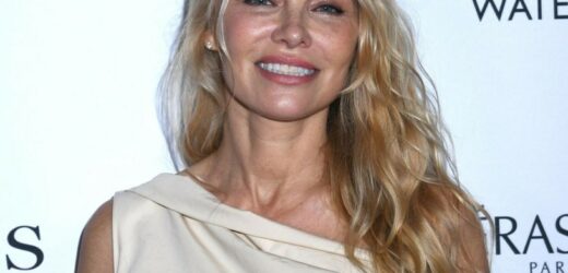 56-letnia Pamela Anderson wywołała burzę. Na pokaz mody przyszła bez grama makijażu