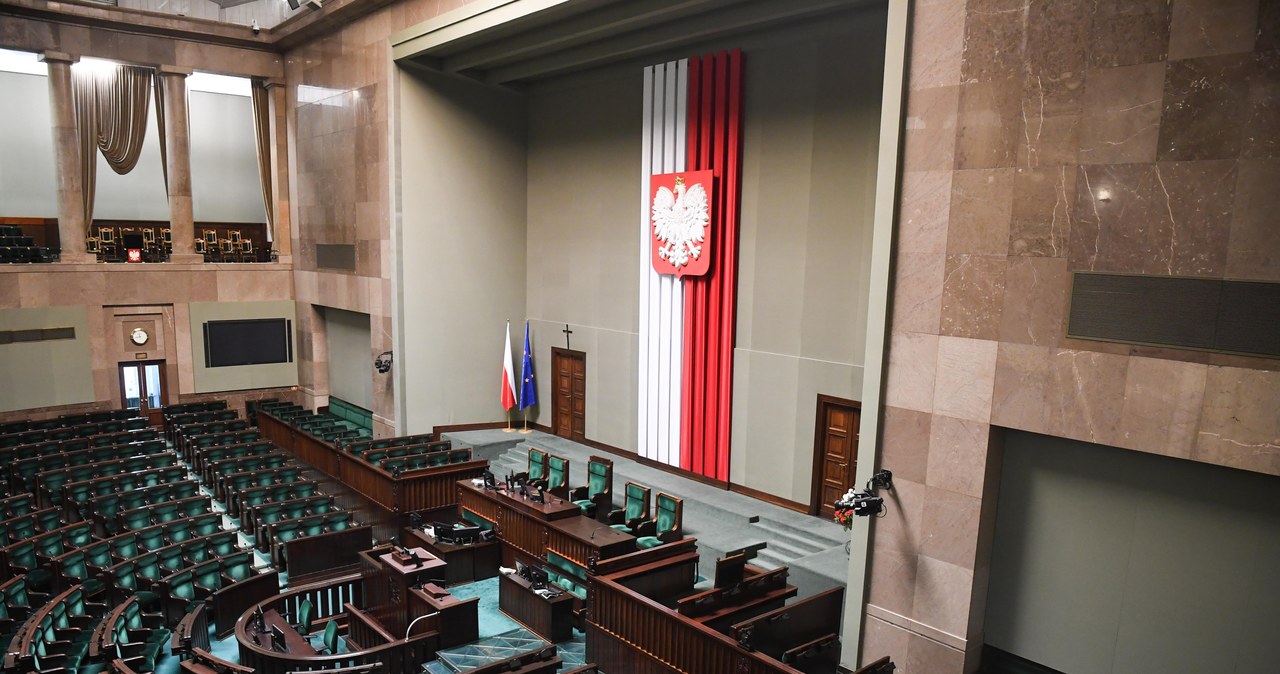 Sondaż: PiS bez większości w nowym Sejmie – nawet w koalicji z Konfederacją