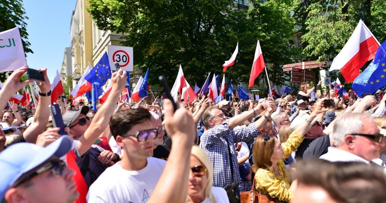8 lat rządów PiS. Jak Polacy oceniają zmiany w kraju?