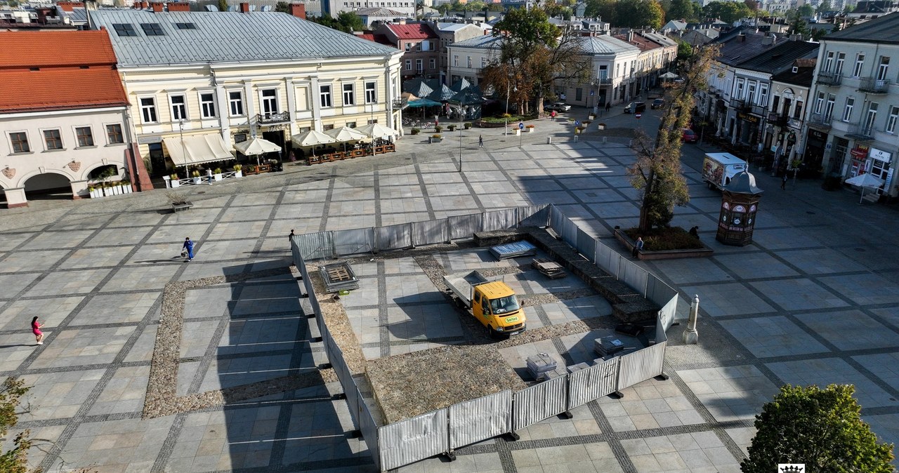 Będzie mniej bruku, więcej zieleni. Ruszyła przebudowa kieleckiego Rynku