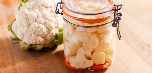 Sezonowy kalafior w ponadczasowej zalewie curry. Podkręci smak zimowych obiadów