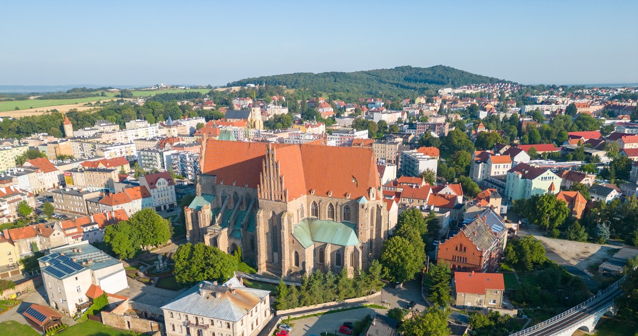 Powiesili na rusztowaniu figurkę Matki Boskiej. Są zarzuty dla sprawców