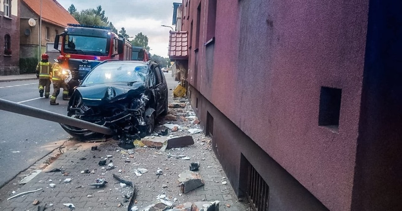 36-latka zasnęła za kierownicą. O krok od tragedii w Kamiennej Górze