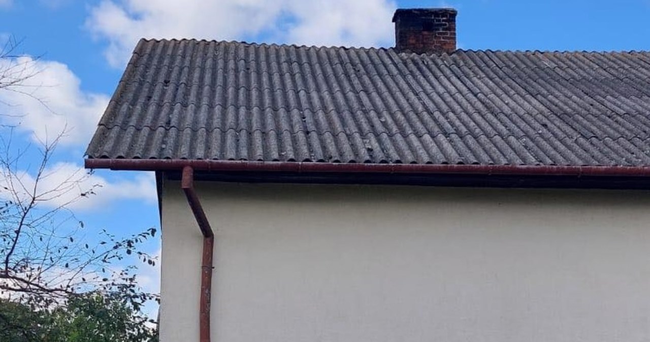 Z dachu spadło dwóch kominiarzy. Interweniowało LPR