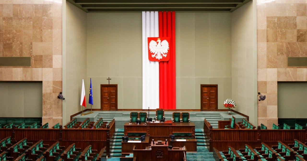 Co łączy PiS i KO? Okazuje się, że całkiem sporo